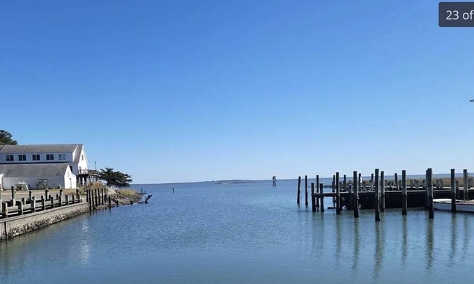 Quinby Cabaña | Harbor House Cottage, steps from water’s edge with views of Barrier Islands