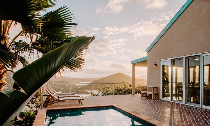 Estate Carolina Casa | Villa privada con vistas al corazón de Coral Bay con piscina, ideal para parejas