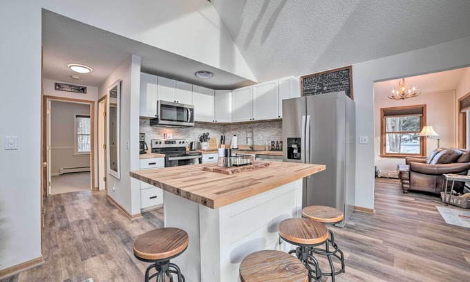 Harbor Springs Cabaña | Harbor Springs Home: 1 Mi to Nubs Nob Ski Resort