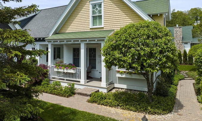 Harbor Springs Cabaña | Harbor Springs TLC Cottage- Just launched!!