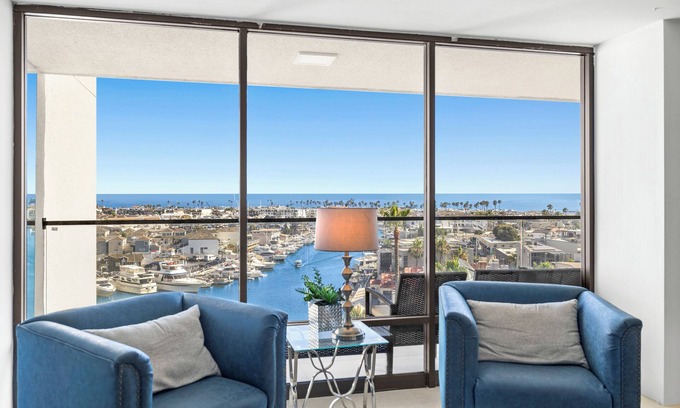 West Newport Condominio | Harbor View and Channel View Condo-Ocean Views, steps to Lido Village