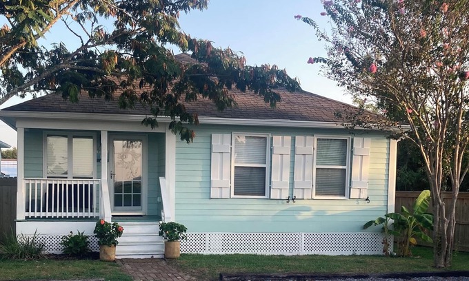 Pass Christian Cabaña | Harbour View Cottages-Overlooking Historic Harbor and Beach