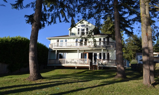 Langley Casa | Harbor View Haven by AvantStay | Private Backyard
