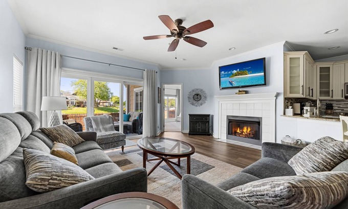 Cornelius Condominio | Harbor View - Lake Norman Vacation Condo Rental - Dog Friendly!