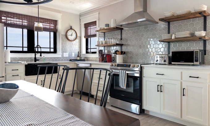 West Mystic Casa | Harbor View Landing - The Mystic Waterfront House - Second Floor Only