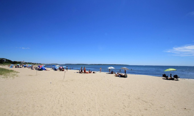 Hyannis Port Casa | Harbor Village - vista al mar, a pie de playa privada.