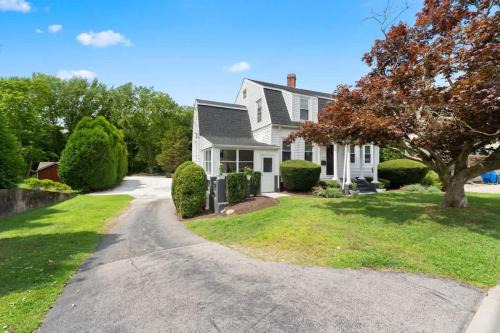 Barrington Casa | Harbor Walk Charming 4BR Steps to Town & Harbor