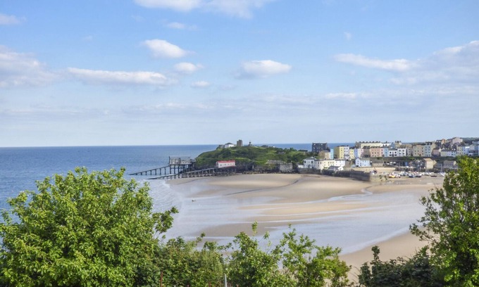 Tenby Cabaña | Harbour Beach at The Hideaway