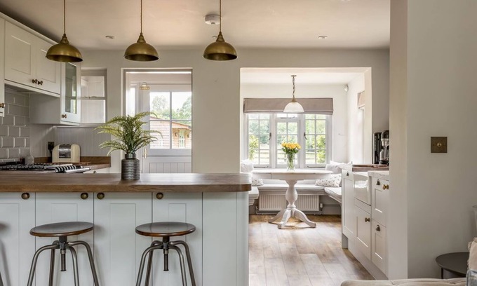 Sturminster Marshall Casa | Harbour Escapes | Charming Cottage with an acre in Dorset Countryside