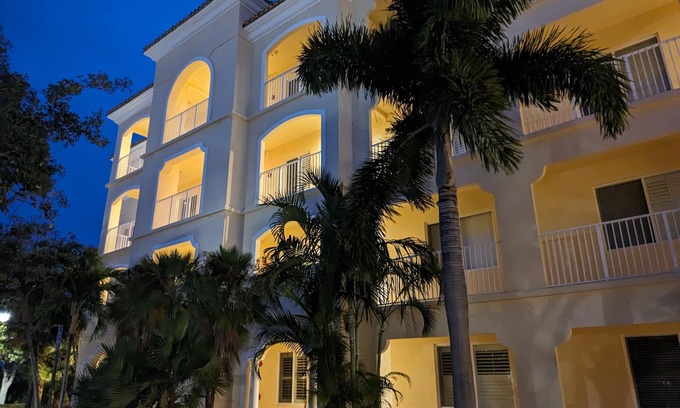 Fort Pierce Condominio | Harbour Isle Penthouse Gem overlooking the marina within minutes to the beaches.