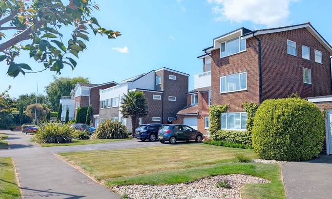 Emsworth Cabaña | Harbour View - Coming Soon - a town house that sleeps 8 guests in 4 bedrooms