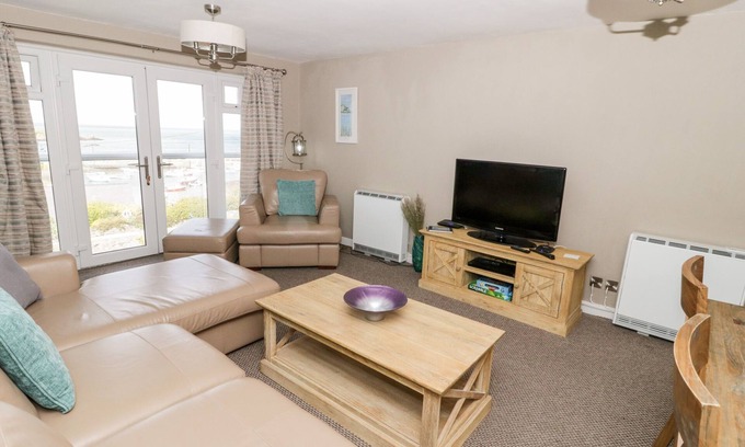 Cemaes Bay Cabaña | Harbour View