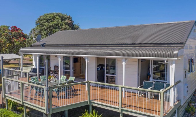 Pauanui Casa | Harbour View Haven - Pauanui Holiday Home