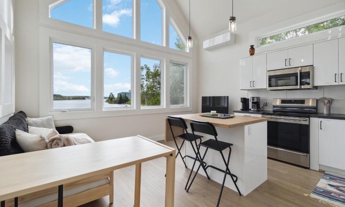 Shelburne Casa | Harbour View Loft at Bells Cove