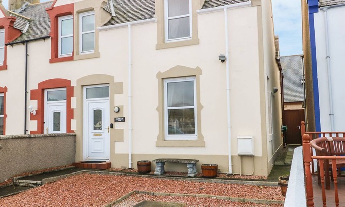 Buckie Cabaña | HARBOUR VIEW, pet friendly, character holiday cottage in Findochty