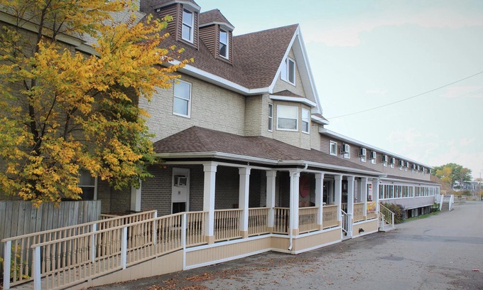Sydney Hotel | Harbourview Inn & Suites