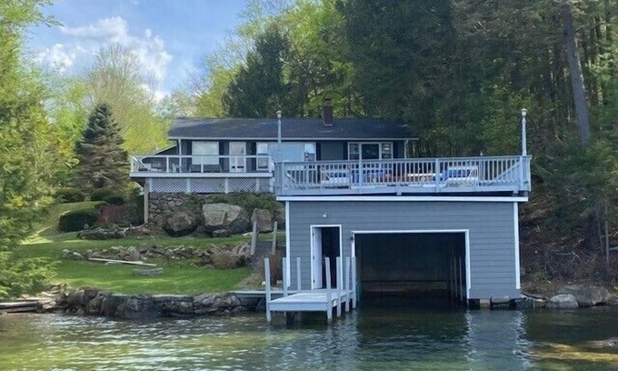 Alton Bay Casa | Hard to Find Winnipesaukee WF 24ft Dock