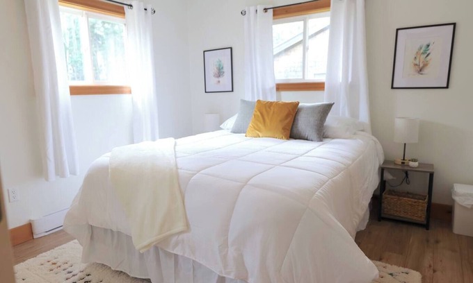 Rollo Bay Casa | Hare Hideaway with Fireplace