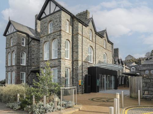 Harlech Casa | Harlech Apartments - Branwen