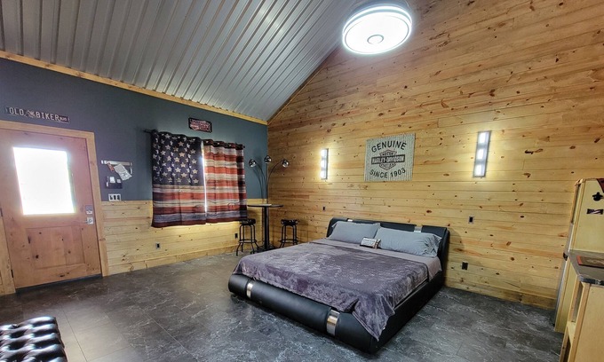 Wise County Cabina | Harley-Davidson Cabana at Tipsy Toad Retreat
