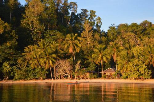 Pulau Kadidi Complejo | Harmony Bay Resort and Dive Center
