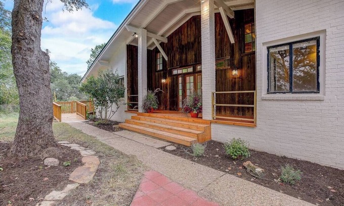 Smithville Casa | Harmony Pines - Stunning 3BR Retreat Center on 25 acres