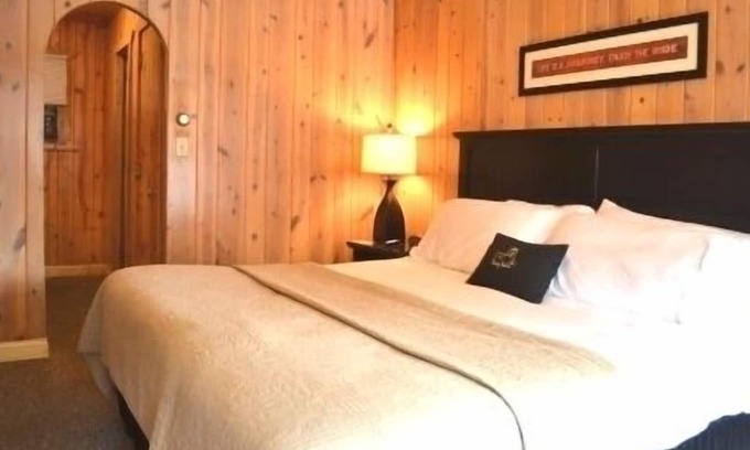 Hill City Hotel | Harney Peak Inn
