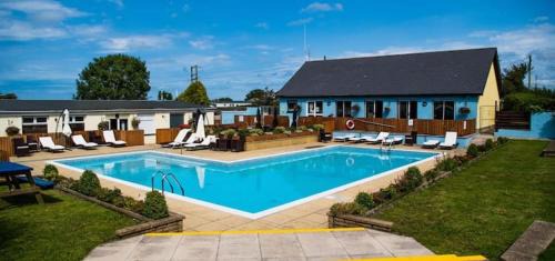Llanllwchaiarn Otro | Harries Lodge ocean