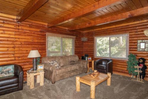 Bass Lake Casa | Harris Lakeview Cabin