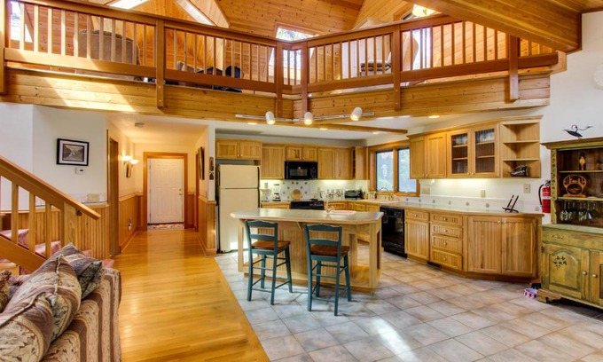 Downtown Cannon Beach Casa | Harrison Loft