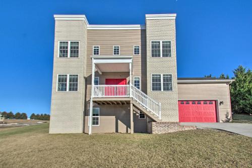 Harrisonburg Casa | Harrisonburg Retreat with Hot Tub about 2 Mi to JMU