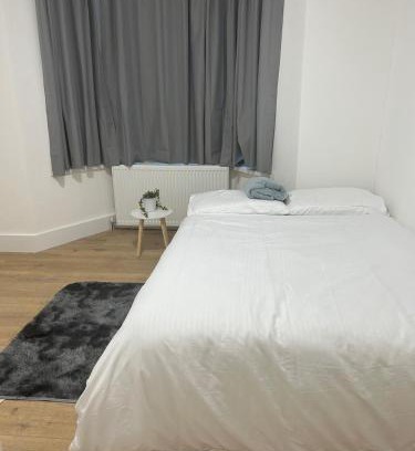 Marlborough Casa | Harrow Haven - Sleeps 5 & Free parking