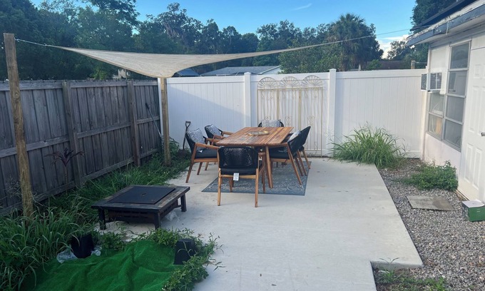 East County Civic Group Apartamento | Harry Potter Room of Requirement Cozy 1-bedroom private apartment patio, kitchen