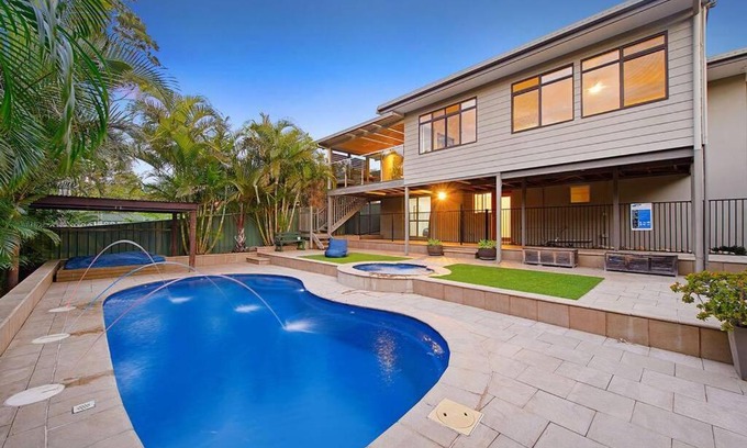 Port Macquarie Casa | Harrys @ Shelly Beach - family home with pool
