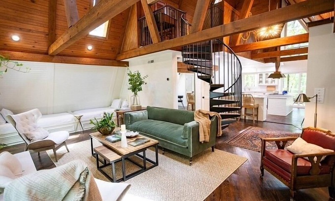 Oxford Casa | Hart A-Frame ❤️ Treehouse Cottage in the Woods, 1.6 Miles to Oxford Square!