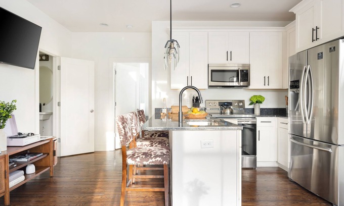 Chestnut Hill Apartamento | Hart Suite 10 by AvantStay | Gorgeous Town House w/ Modern Amenities!