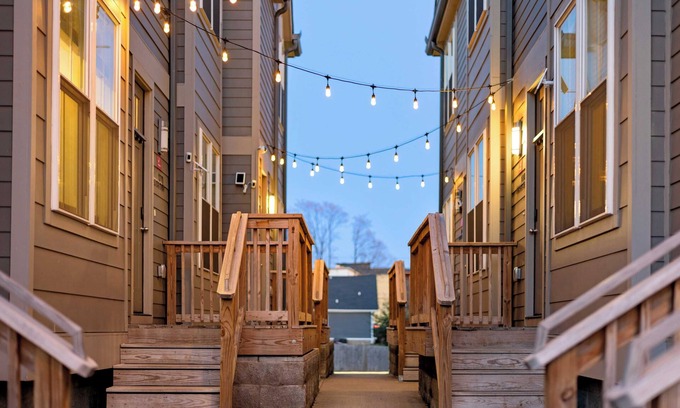 South Nashville Cabina | Hart Suite 2 by Avantstay Gorgeous Town House w/ Modern Amenities in Nashville!