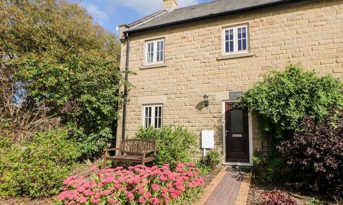 Beeley Cabaña | HARTINGTON, family friendly, character holiday cottage in Two Dales