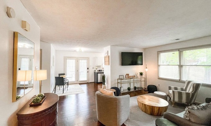 Lexington Casa | Hartland's Hideaway!