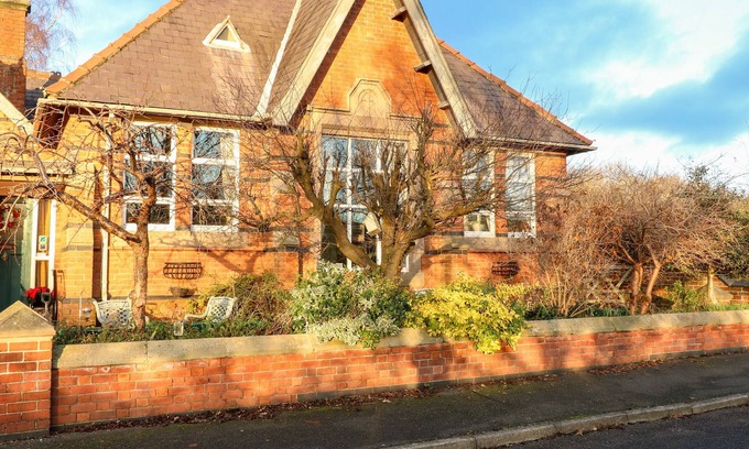 Pentrich Cabaña | HARTSHAY OLD SCHOOL, pet friendly in Ripley, Derbyshire