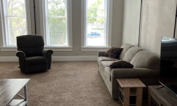 Centerville Apartamento | Harv's Uptown Retreat on World's Largest Square