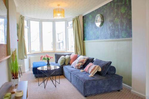 Olton Casa | Harvard House, Stylish 3 Bedroom House in Solihull 5 mins to the NEC, BHX ,JLR with free parking