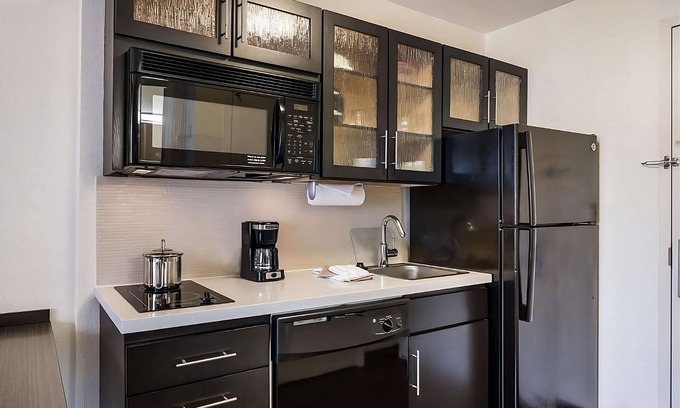 Burlington Casa | Harvard Museums Nearby, Comfy Stay w/ Pets in Great Location with Self Parking