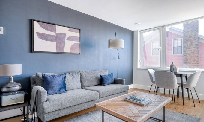 Mid-Cambridge Apartamento | Harvard Sq 1BR w/ Balcony, near Shops & Campus by Blueground