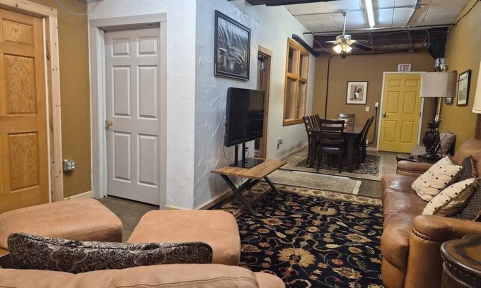 Downtown Apartamento | Harvester Loft | Historic Charm