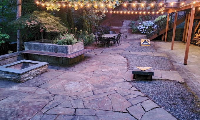 Bonny Slope Casa | Haskell Treehouse is family-friendly in a quiet area close to downtown Portland.