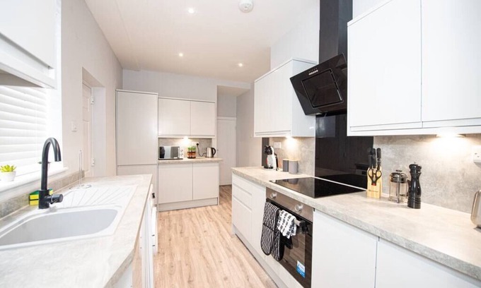 Prestwich Casa | Hassle-Free and Handsome | Brand-New 3-Bed Home