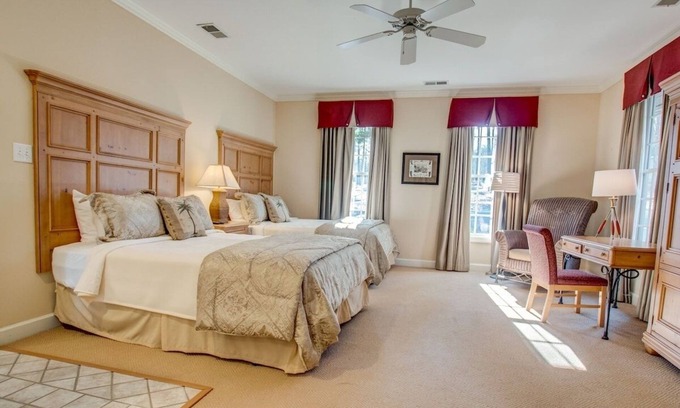 Chapel Hill Casa | Hatteras-D at the Governor's Club