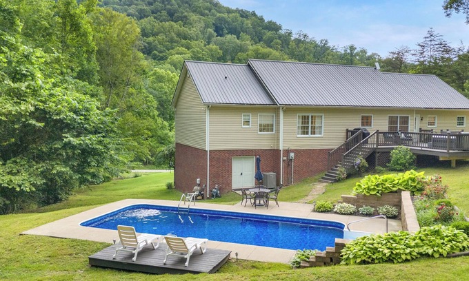 Stanton Casa | Hatton Hideaway at Red River Gorge! Pool / Hot Tub / Arcade Game Room