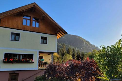 Gosau Apartamento | Haus im Grünen